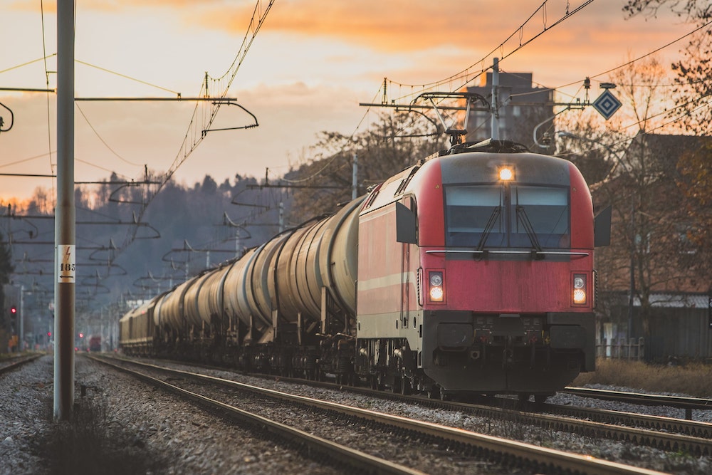 Die Gewerkschaft Deutscher Lokomotivführer hat im aktuellen Tarifkonflikt mit der Deutschen Bahn erneut ab Mittwoch zum Streik aufgerufen. (Symbolfoto: AdobeStock/Anze)
