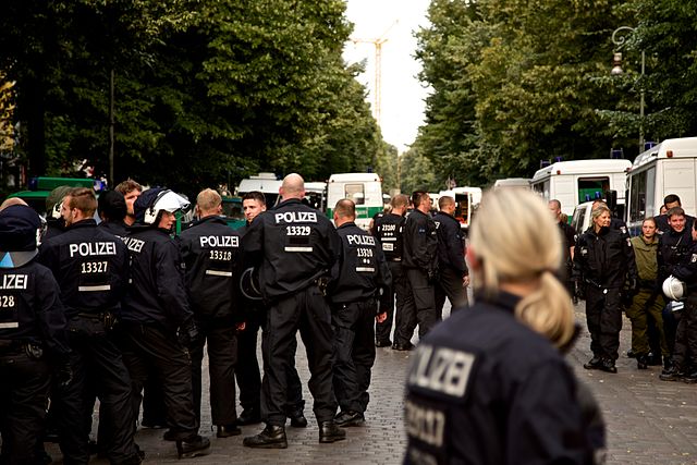 Polizeiaktion in Berlin (Foto: Markus Winkler)