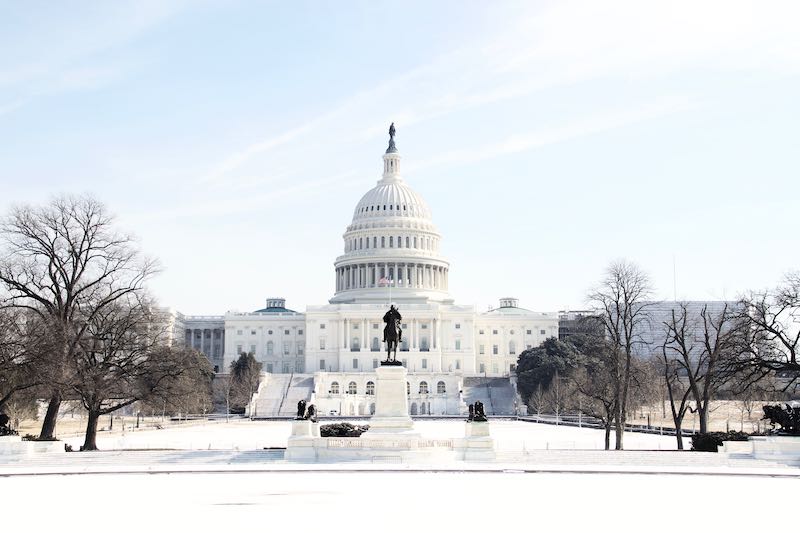 Kalt ist es bei Trumps Amtseinführung in Washington, weshalb die Feier im Inneren des Capitols stattfindet. (Symbolfoto: AdobeStock/Russell Johnson)