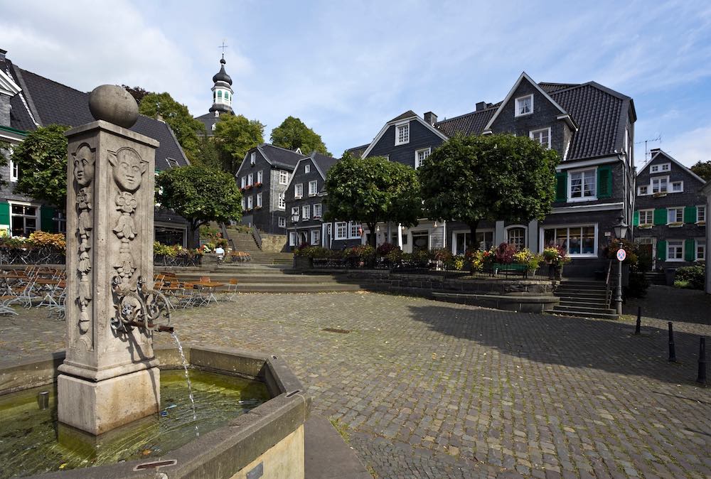 Historischer Marktplatz in Solingen-Gräfrath (Foto: AdobeStock/eyewave)