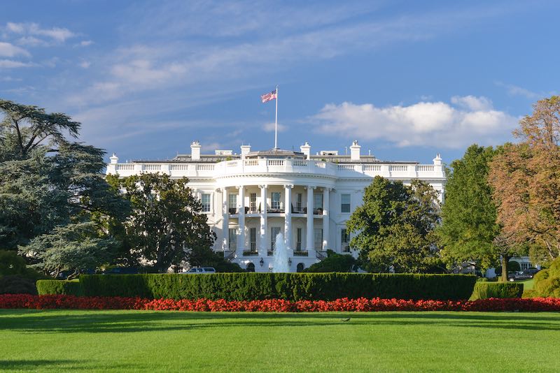 Hier wollen Trump und Harris rein: das Weiße Haus in Washington (Foto: AdobeStock/Orhan Çam).